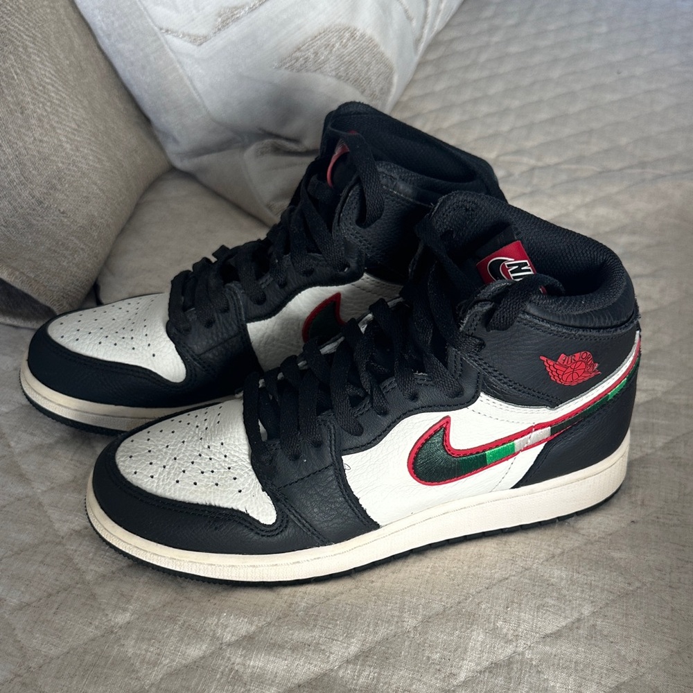Nike Air Jordan 1 Retro High OG GS Sports Illustrated Star 575441-015 Size 6Y
